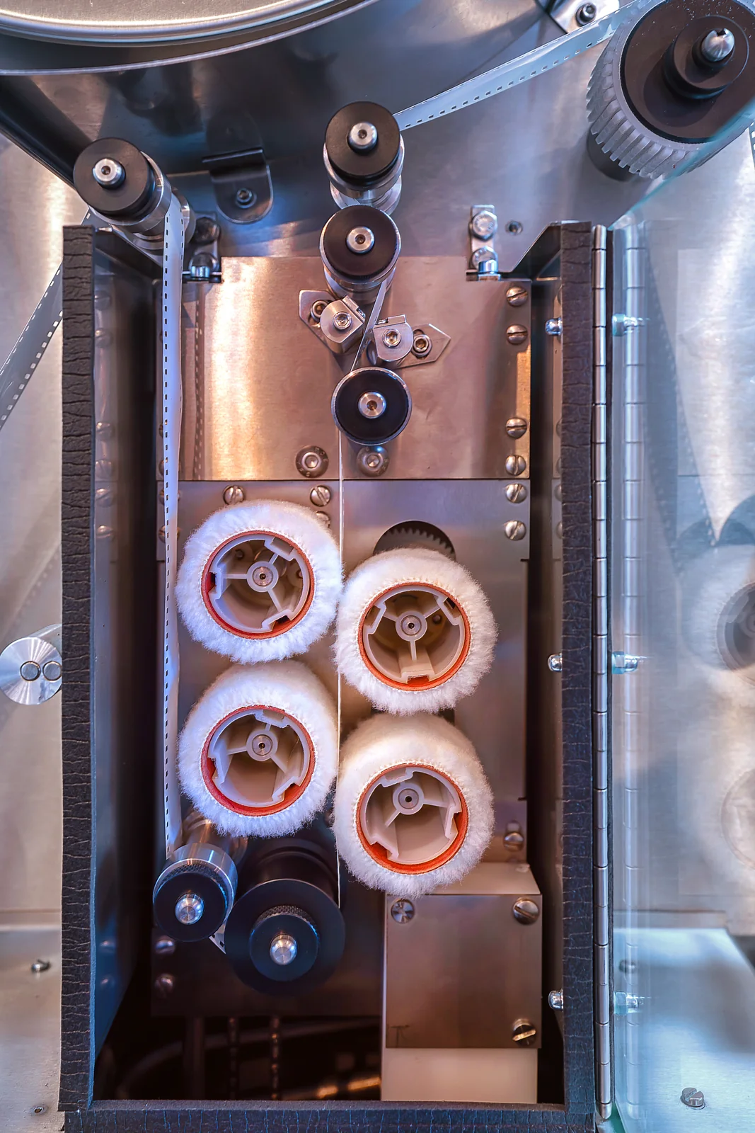 CF9400HFE ultrasonic cleaning rollers — close-up detail
